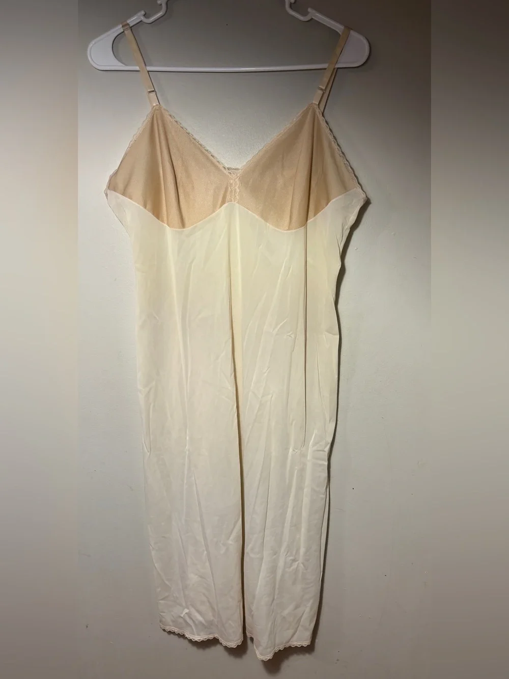 Vintage Vanity Fair Full Slip Ivory Beige Lace Trim Slip Dress Size 38 Large